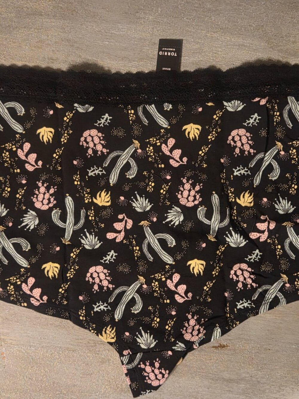Torrid Boyshort Panties Plus Size 4 NWT Black with Cactus Pattern - Picture 3 of 3